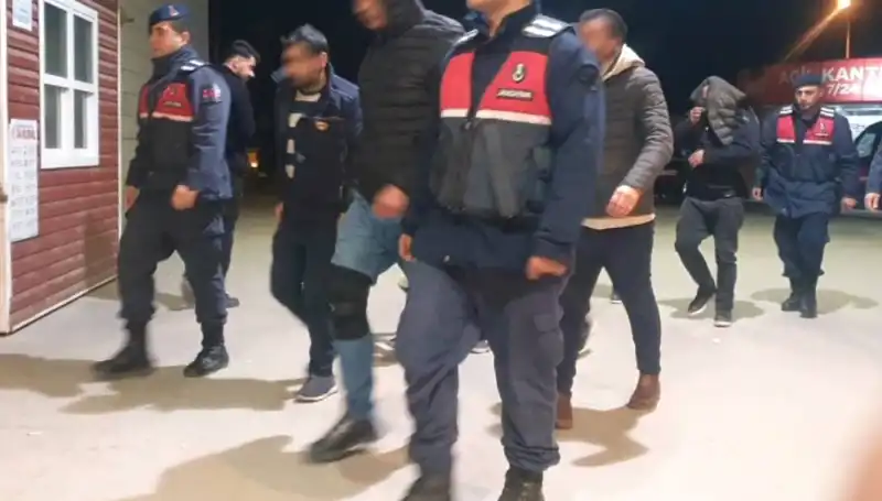 Bağ Evinde Şok Uyuşturucu Partisi: Polis Baskın Yaptı!