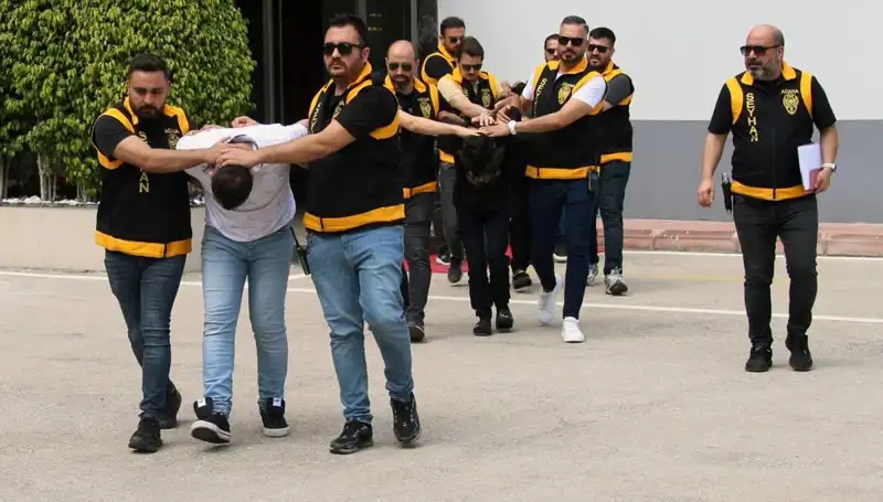 İş insanı aşık oldu, peşine düştüler: Sevgili tuzağına dikkat!