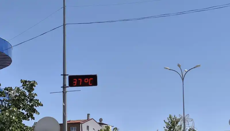 Şehrin Termometreleri 38 Dereceyi Gösterdi: Sıcaklık Rekoru Kırıldı!