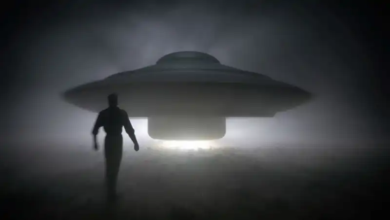 UFO Uzmanı Korkutan Uyarıda Bulundu: "Uzaylılar Masum İnsanı Hedef Alıyor"