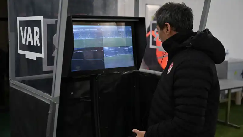 Konyaspor-Galatasaray Maçının VAR Hakemi Piotr Lasyk: Heyecan Dorukta!
