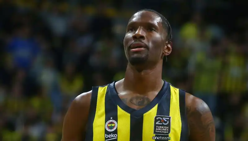 Nigel Hayes-Davis yeni takımıyla basketbol dünyasında heyecan yarattı