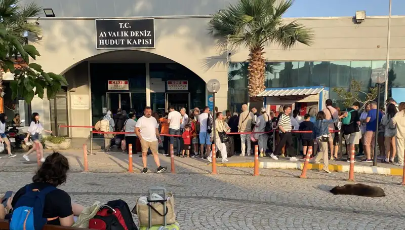 Bayramda Tatilcilerin Gözdesi: Midilli Adası'na Yoğun İlgi