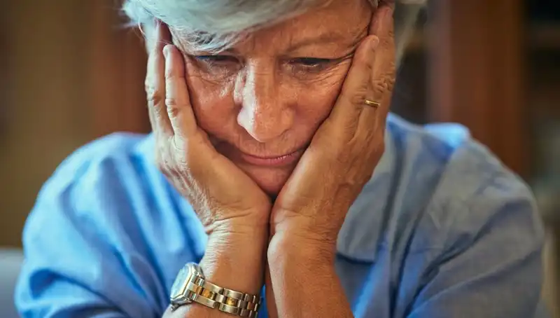 40'lı Yaşlarda Alzheimer Teşhisi: Stres Kaynağından Beklenen Uyarı İşareti