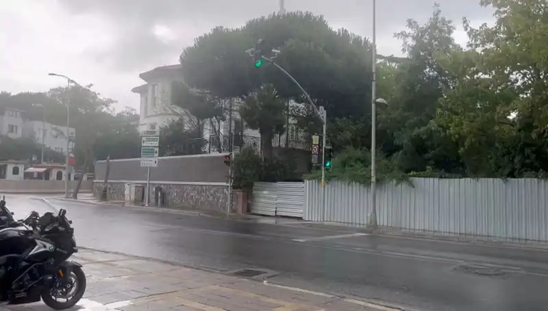 İstanbul'da Nefes Kesici Sağanak Yağış Etkisiyle Hayat Durma Noktasına Geldi