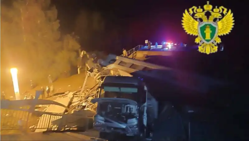 Rusya'da Feci Kaza: Tren Köprüsü çöktü, Can kaybı ve Yaralılar Var!
