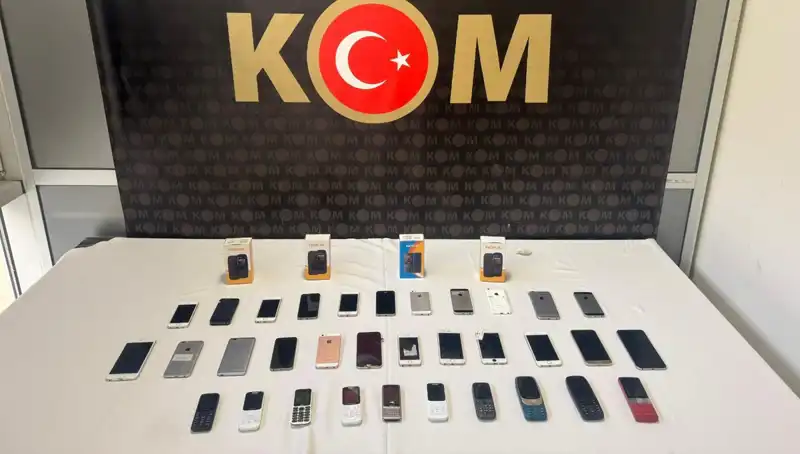 Gümrük Kaçağı Cep Telefonları: 37 Alet Ele Geçirildi