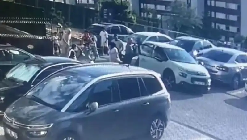 Eşini ve Yakınlarını Araba ile Ezdi: Şoke Eden Olayın Ayrıntıları