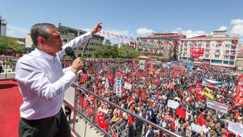 Özgür Özel'den Çarpıcı Açıklama: "Örgütün Silah Bırakmasını Kesinlikle Destekliyoruz"