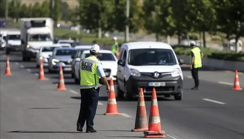 Tünel Önünde Kurulan Konvoy, Trafiği Neden Felç Etti?
