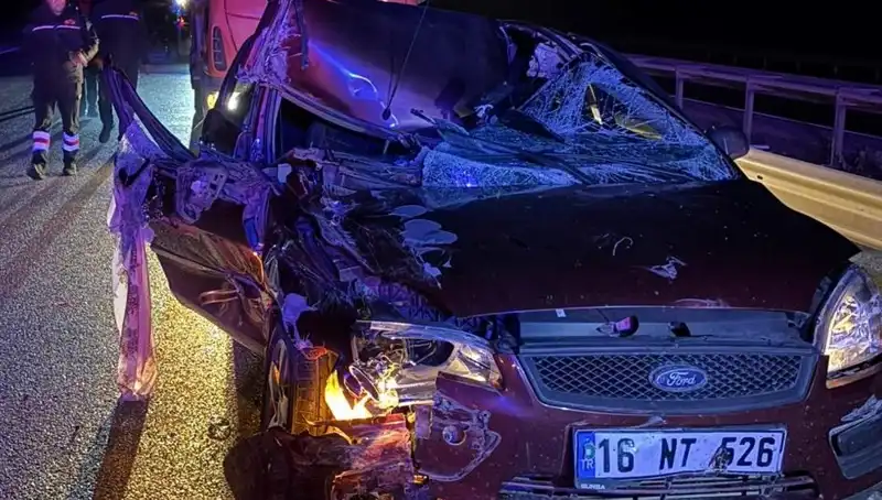 Afyonkarahisar'da Otomobil ile TIR Çarpıştı: Kaza Sonrası 4 Kişi Yaralandı