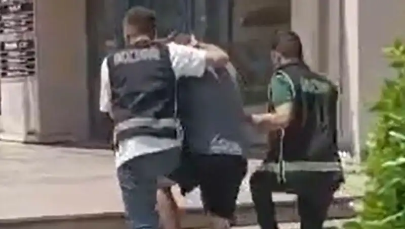 Sahte Dolarla Alışveriş Yapan Turist, Hemen Sınır Dışı Edildi