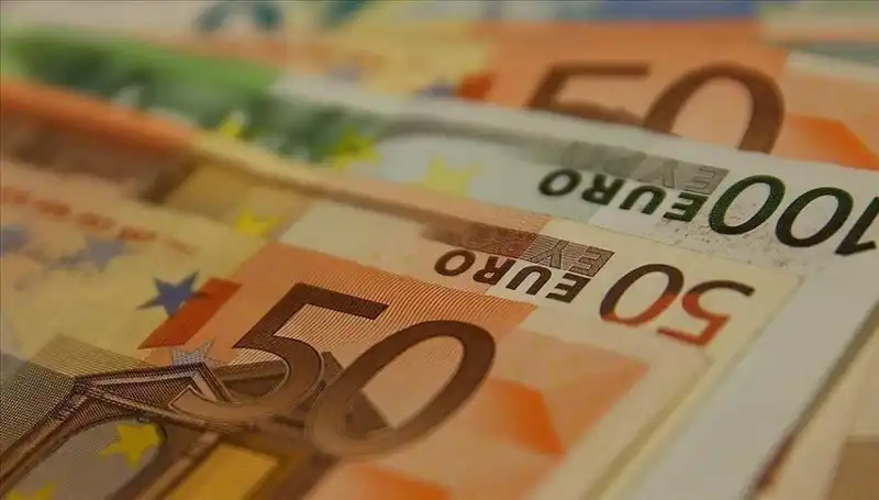 Euro, Tüm Zamanların Zirvesinden Geriledi: Ekonomik Etkiler ve Beklentiler