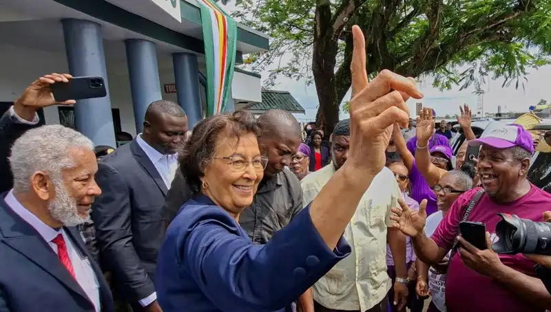 Surinam’da Tarihi Seçim: İlk Kadın Devlet Başkanı Göreve Başladı