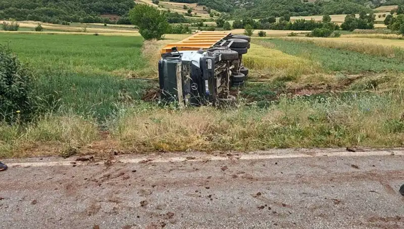 Tokat’ta Kamyon Devrildi: Şoförün Korkunç Ölümü Şehirde Şok Etkisi Yarattı