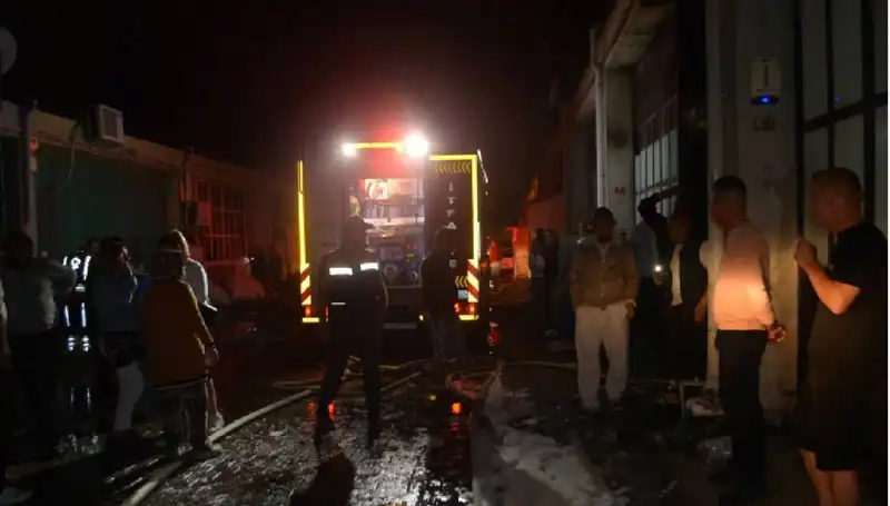 Gözlük Fabrikasında Çıkan Yangın Korkuttu: Ekipler Hızla Müdahale Etti