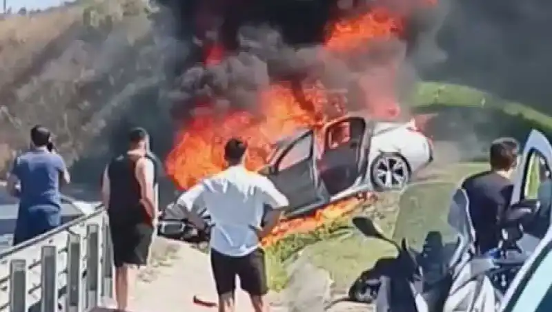 Tem Otoyolu’nda Korkunç Kaza: Otomobil Alev Alev Yandı