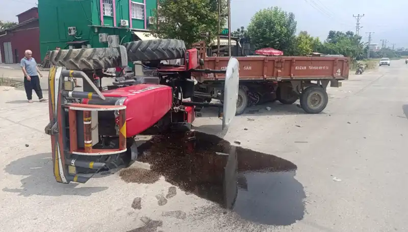 Otomobille Çarpışan Traktör Devrildi: İki Kişi Yaralandı!
