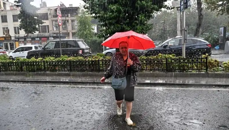 Türkiye'nin Neredeyse Tüm İlçeleri İçin Sarı Kodlu Yağış Uyarısı: Hazırlıklı Olun!