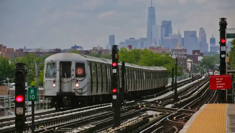 : Metro Sörfü Tehlikesi İle 15 Yaşındaki Genç Hayatını Kaybetti