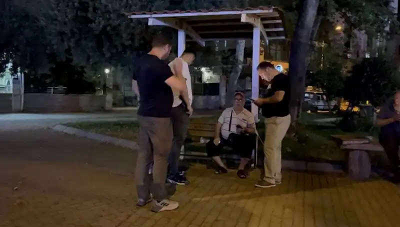 Kısmı Görme Kaybı Olan Adamın Telefonunu Çaldılar: Dikkat Çeken Olay!