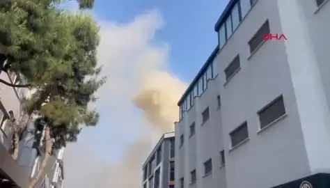 İstanbul'daki 4 Katlı İş Merkezinde Yangın: Olay Yerinde Hızla Müdahale Ediliyor