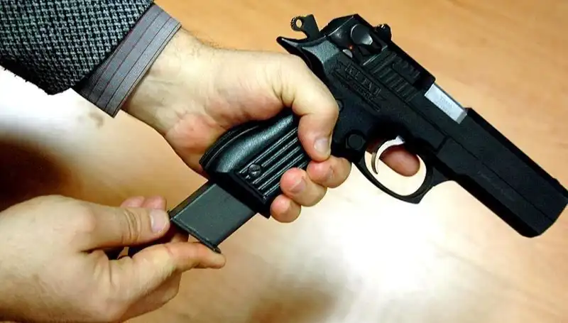 Silahı Kurcalarken Hayatını Kaybeden Genç, Çevresini Şaşkına Çeviriyor