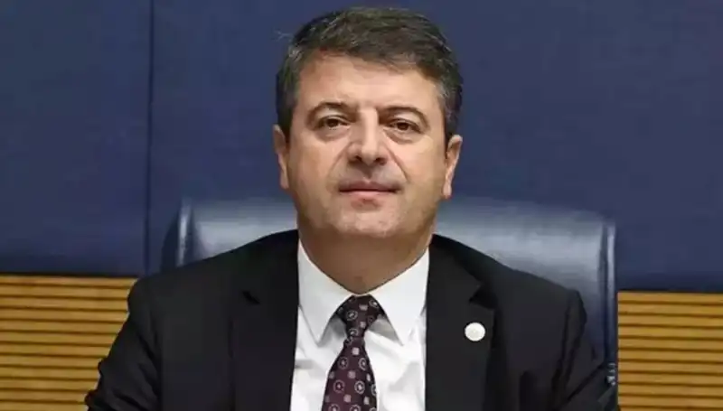 Adıyaman Belediye Başkanı Abdurrahman Tutdere'nin Göreve İadesi Büyüledi