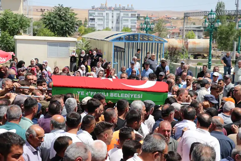 MHP'li Belediye Başkanı, Sevenleriyle Duygusal Bir Törenle Uğurlandı