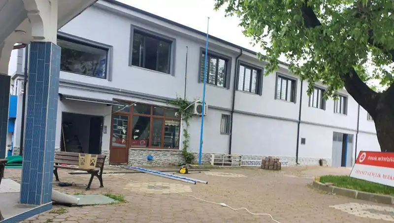 3 Metreden Düşen İşçi Hayatını Kaybetti: Tabela Takma Faciası